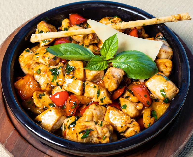 Fricassê de Frango Cremoso com Batata Palha