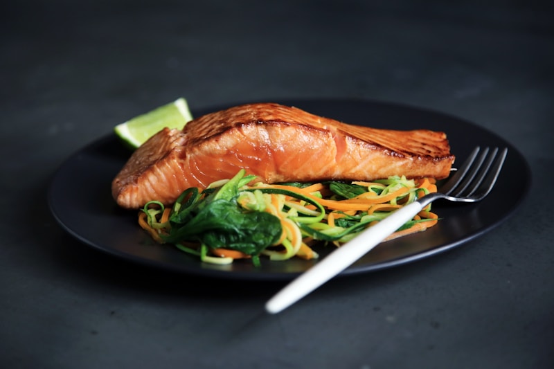 Salmão Grelhado com Molho de Maracujá e Mel